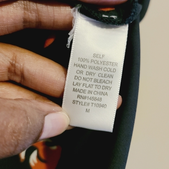 Everly | Women's Navy Fox Print Hi-Low Rolled Sleeved Top (Size Medium) - Picture 5 of 11